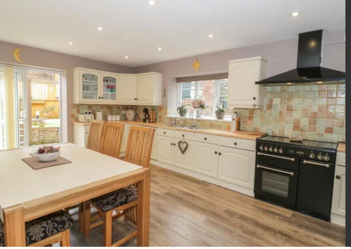 Ffynonn Wen Villa Rhôs-on-Sea Екстериор снимка